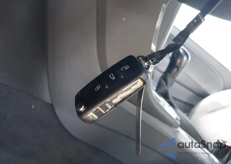 2013 Volkswagen Beetle 2.5L z USA, uszkodzony, nr VIN 3VW5X7AT0DM803667